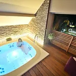 לינה וארוחת בוקר Octavie - De Luxe A Avec Piscine Privee, Jacuzzi, Sauna Et Hammam טורנאי