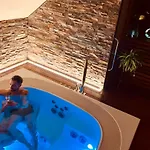 Octavie - De Luxe A Avec Piscine Privee, Jacuzzi, Sauna Et Hammam לינה וארוחת בוקר *