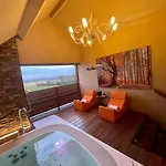 לינה וארוחת בוקר Octavie - De Luxe A Avec Piscine Privee, Jacuzzi, Sauna Et Hammam טורנאי